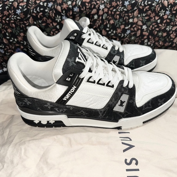 LV trainers - Picture 1 of 2